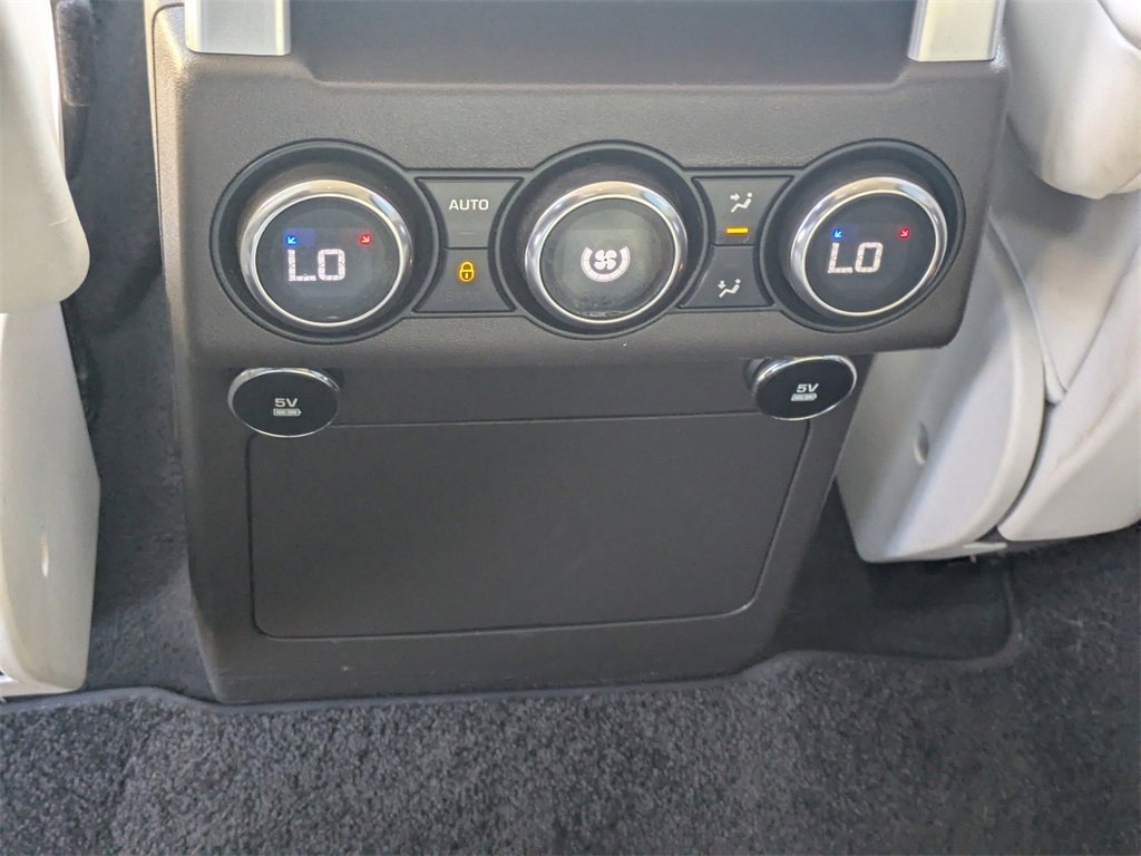 Used 2019 Land Rover Discovery HSE image 18