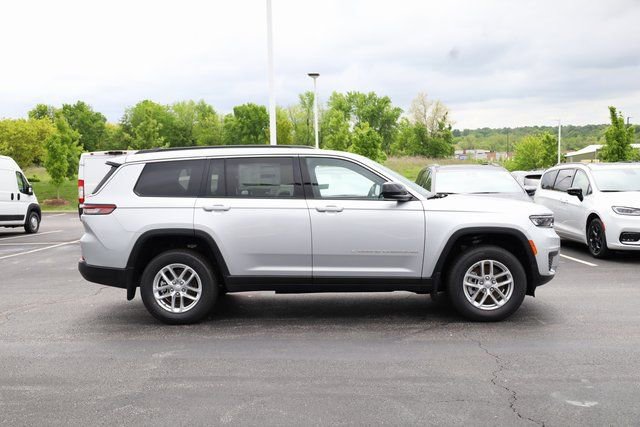 New 2025 Jeep Grand Cherokee L Laredo w/ Luxury Tech Group I AWD/4WD image 4