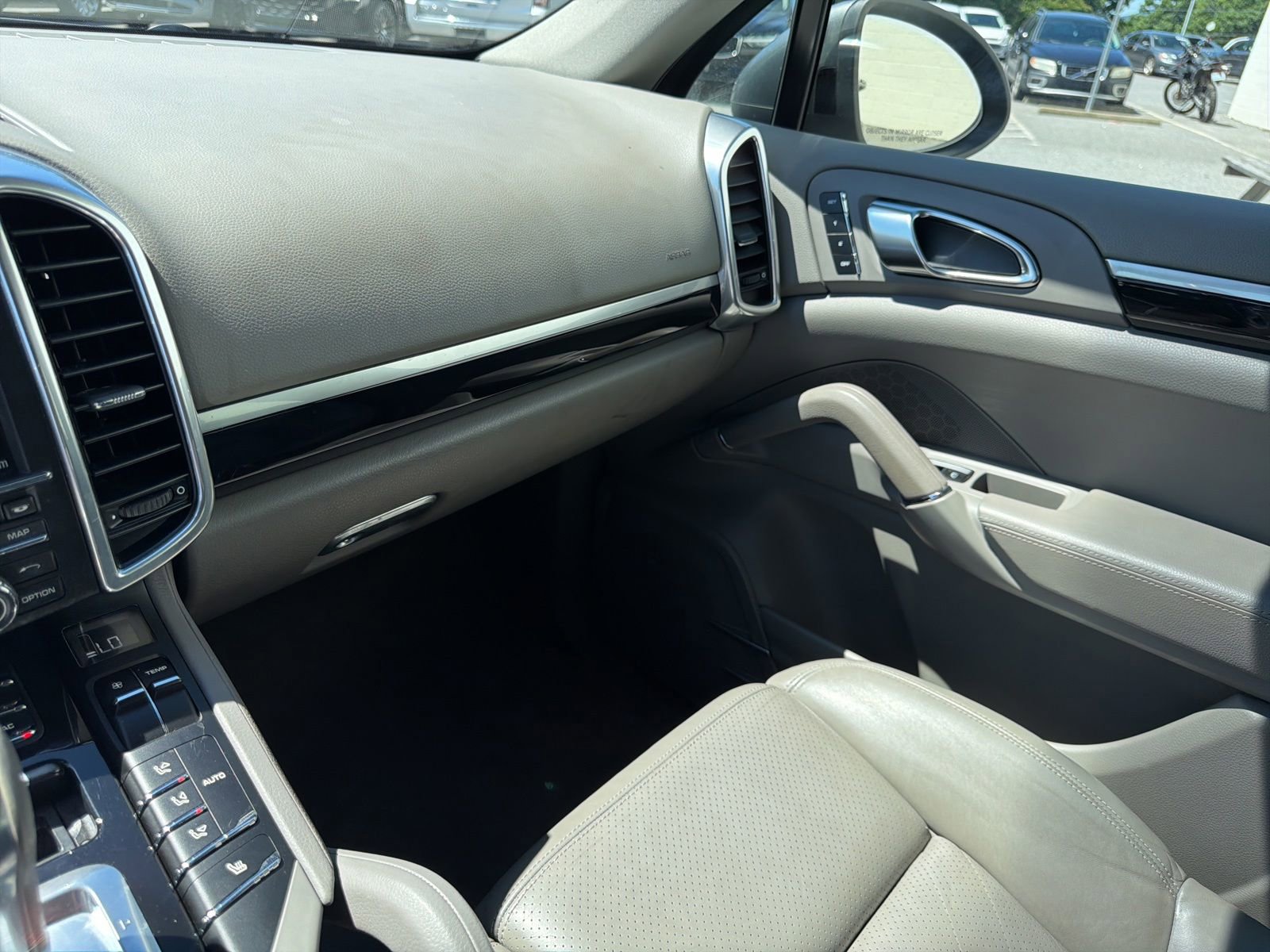 Used 2012 Porsche Cayenne S AWD/4WD image 27