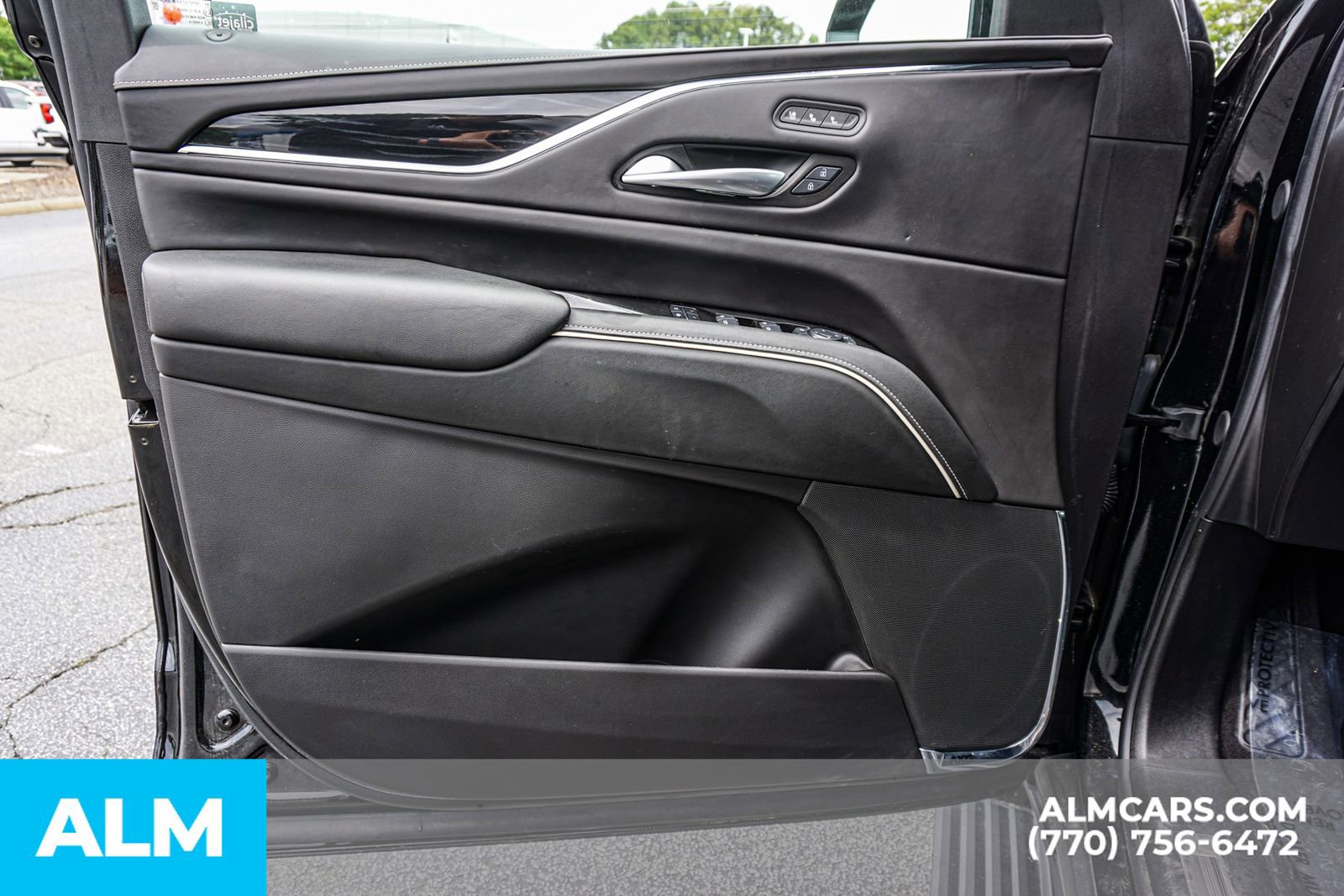 Used 2024 Cadillac Escalade ESV V AWD/4WD image 29