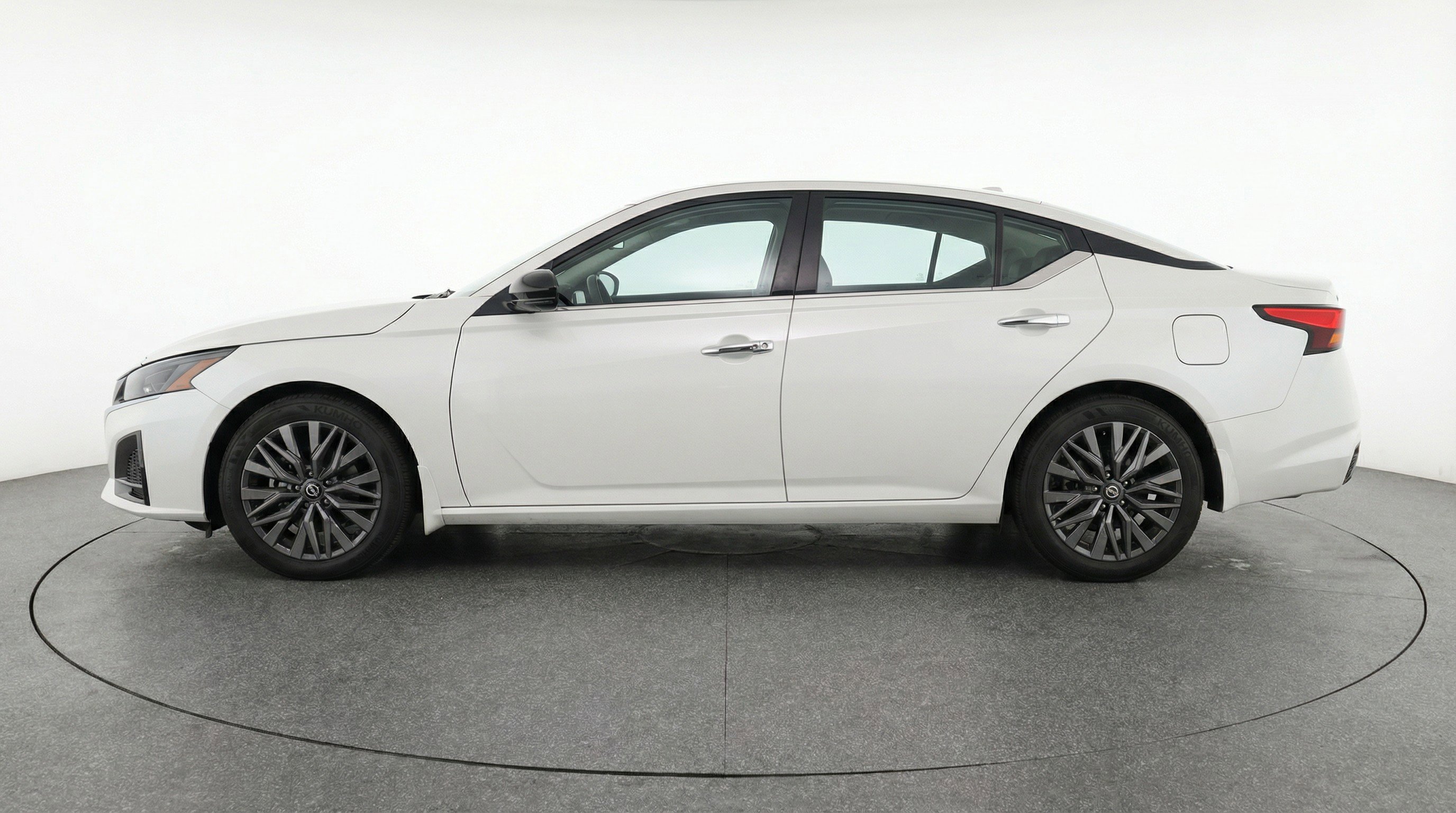 Used 2025 Nissan Altima 2.5 SV image 5