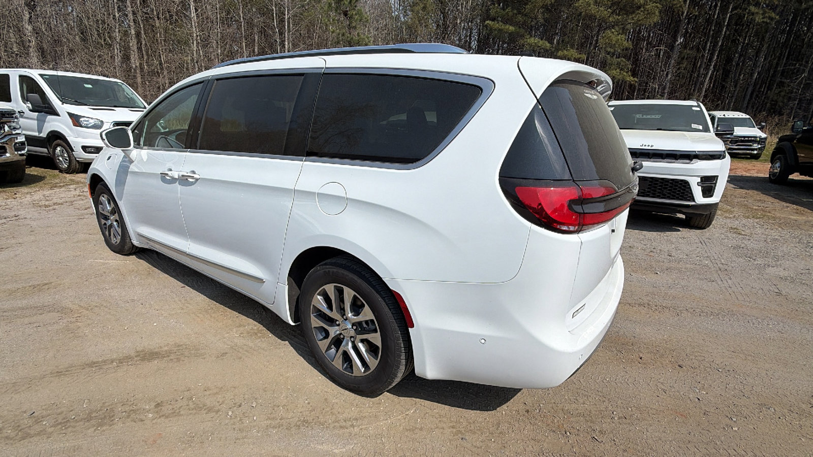 Used 2024 Chrysler Pacifica Pinnacle image 10