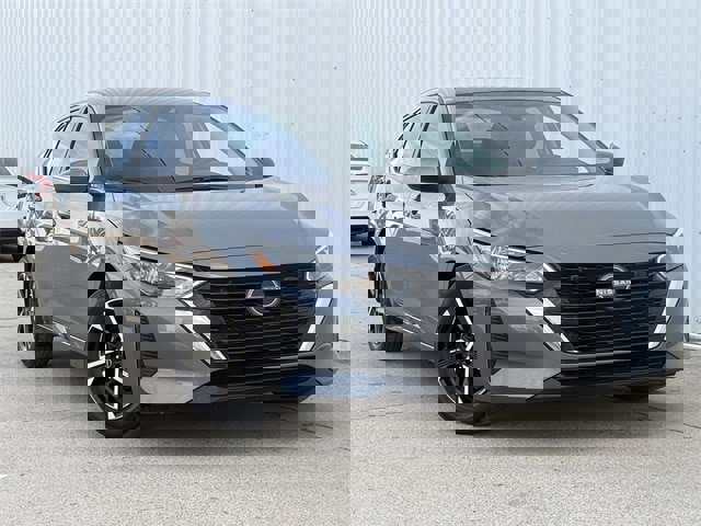 Used 2024 Nissan Sentra SV image 2