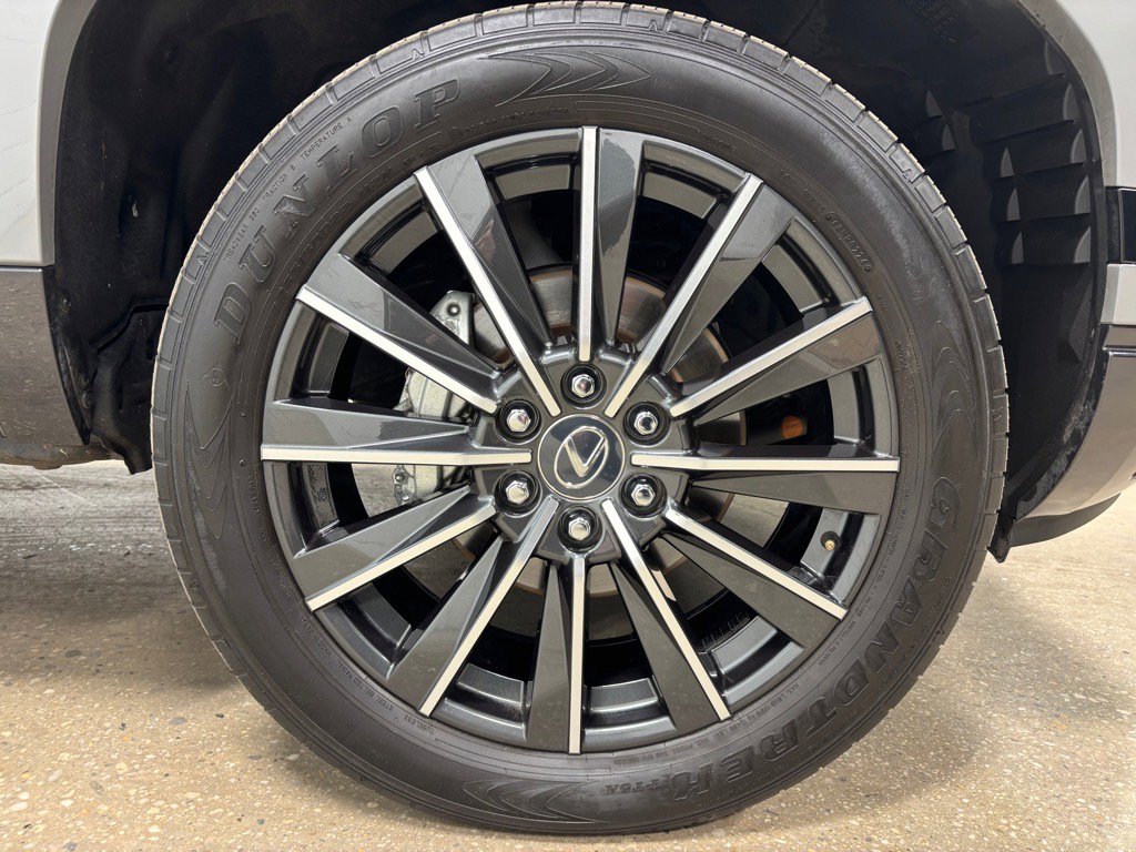 Used 2024 Lexus GX 550 image 11