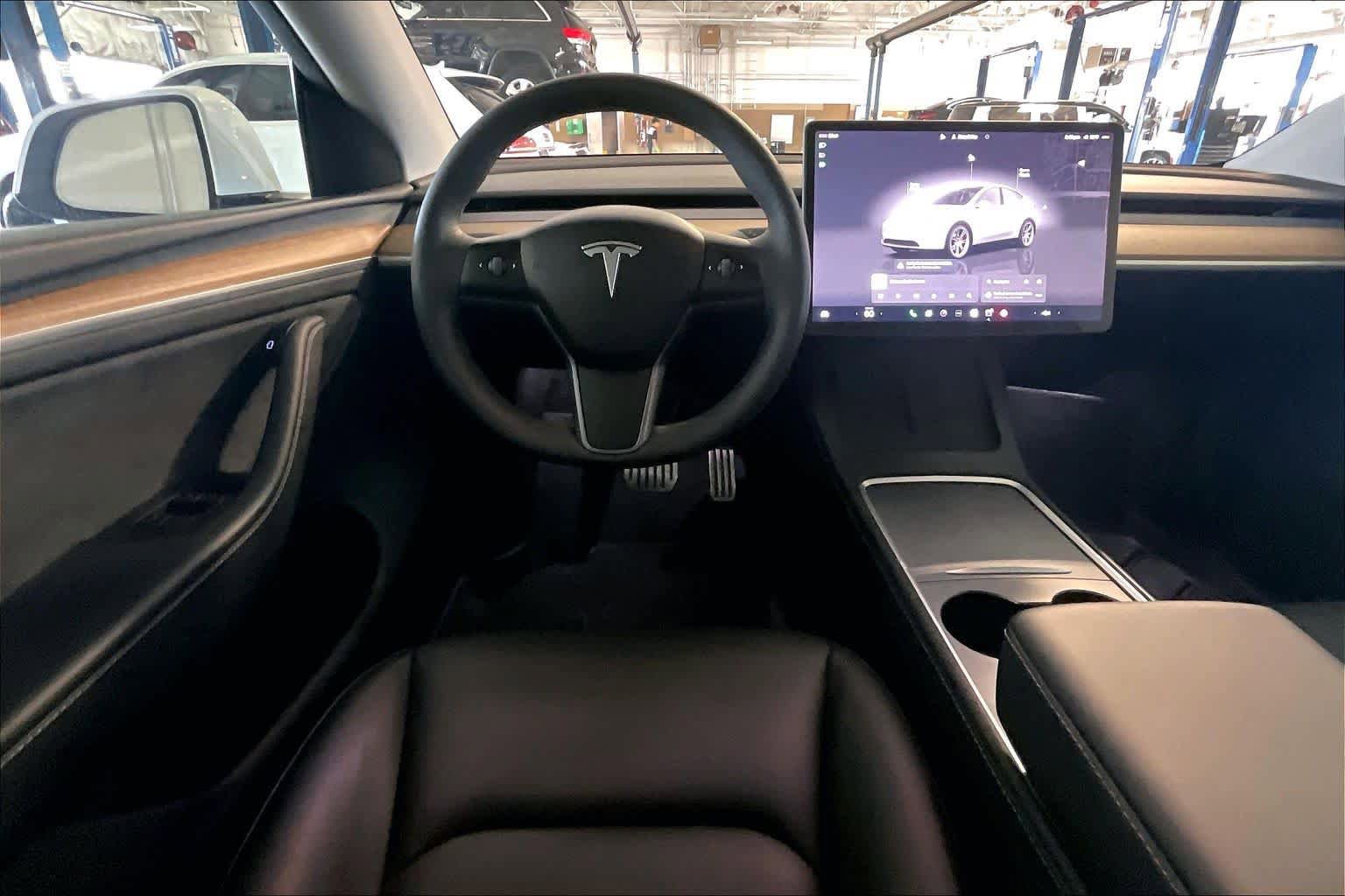 Used 2024 Tesla Model Y Performance image 5