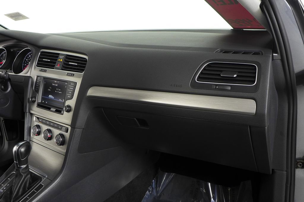 Used 2017 Volkswagen Golf S image 14