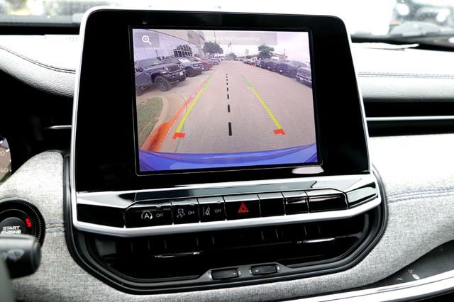 Used 2025 Jeep Compass Latitude image 17