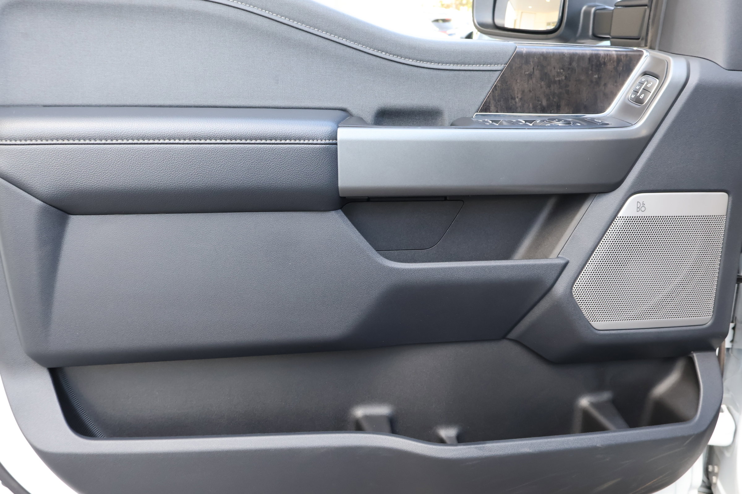 Used 2025 Ford F350 Lariat image 14