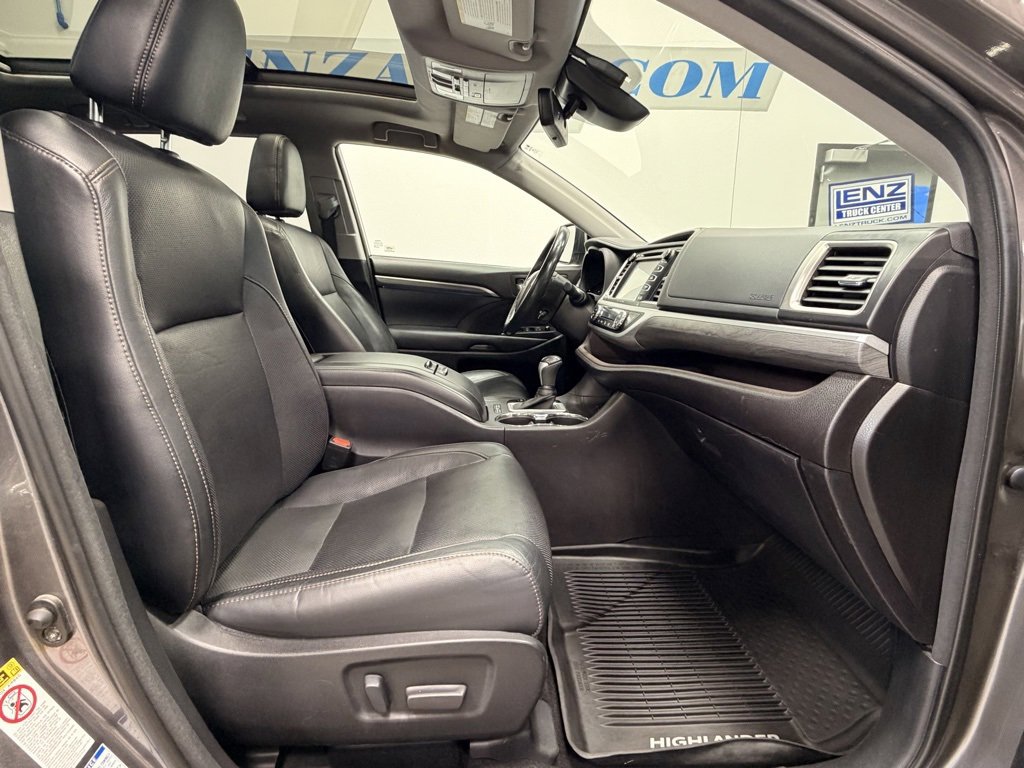 Used 2018 Toyota Highlander Limited Platinum image 12