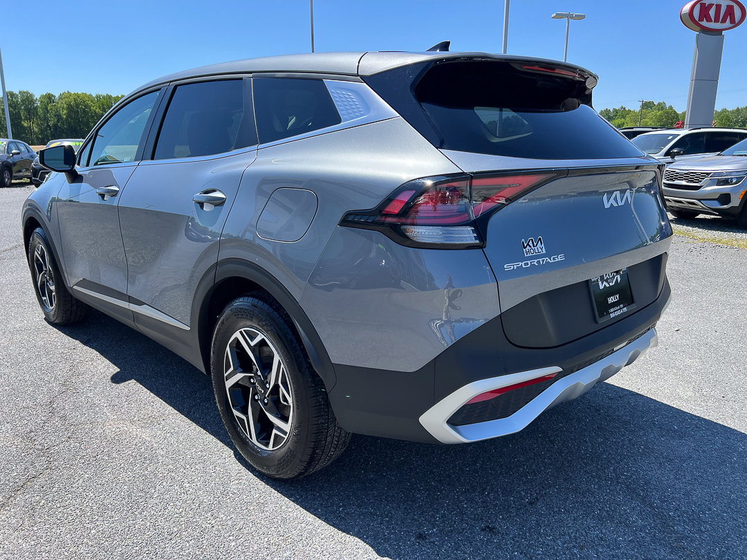 Used 2025 Kia Sportage LX FWD image 3