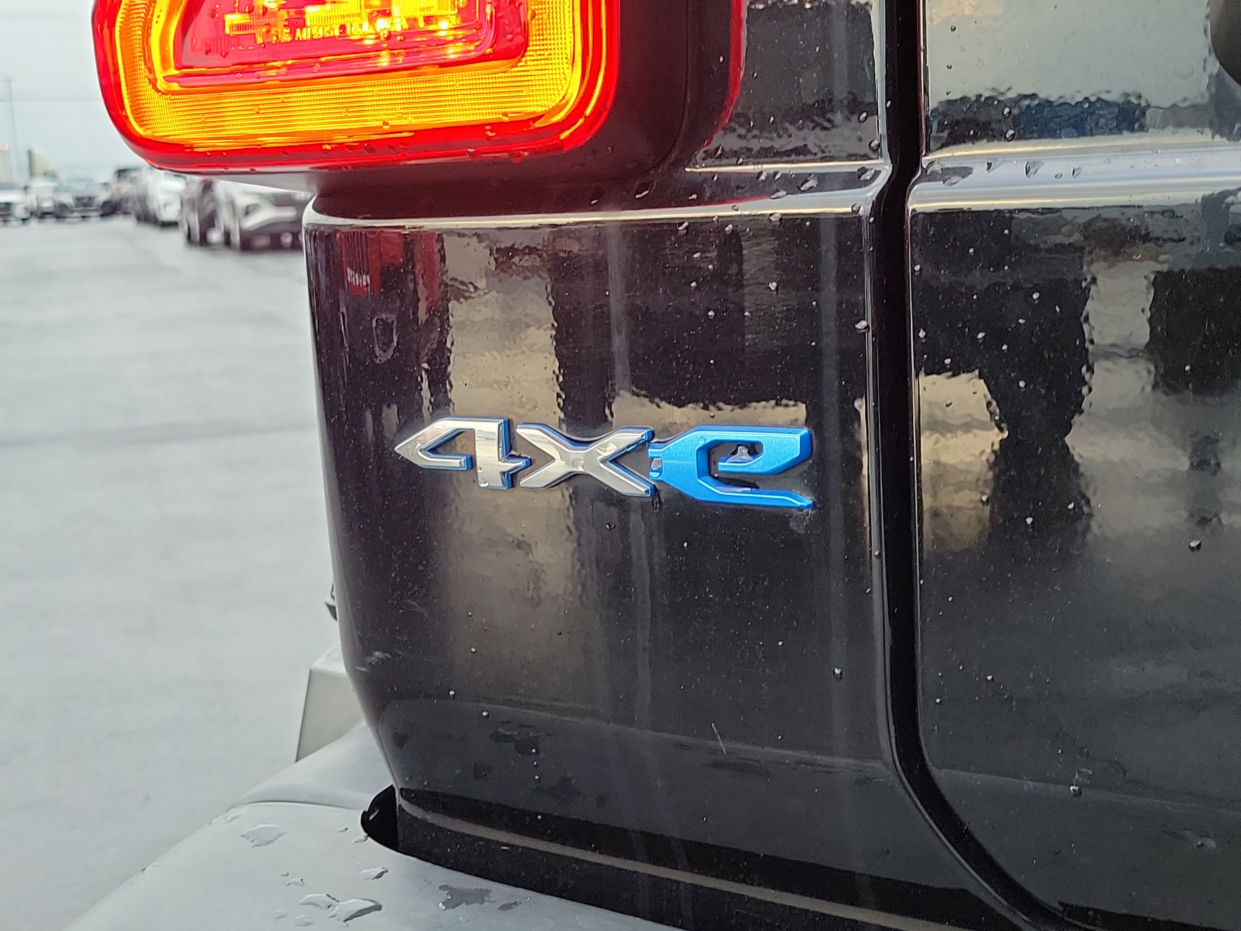 Used 2022 Jeep Wrangler Unlimited Sahara w/ Cold Weather Group image 7