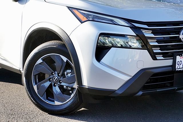 Used 2024 Nissan Rogue SV image 4