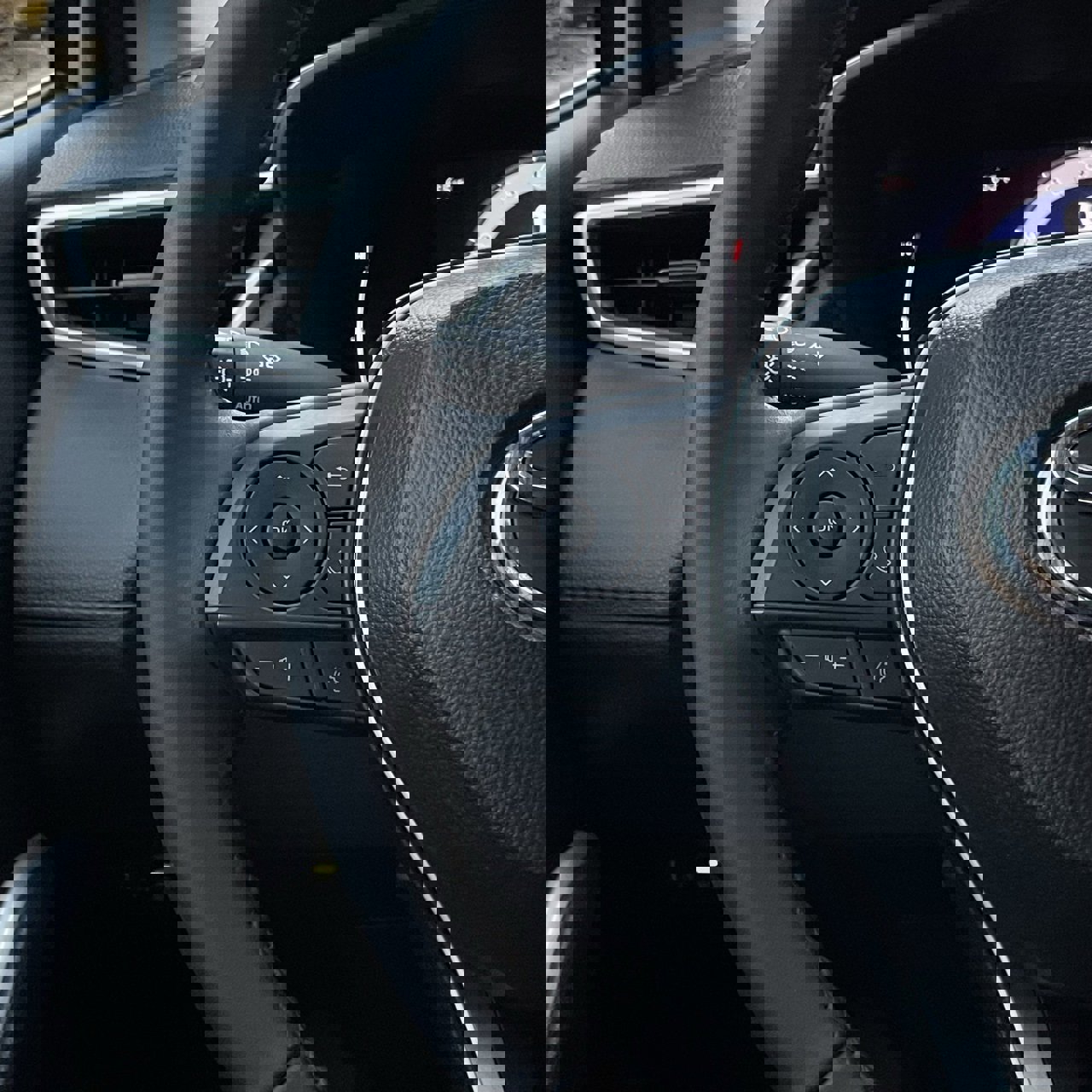 Used 2026 Toyota Corolla Cross LE image 13