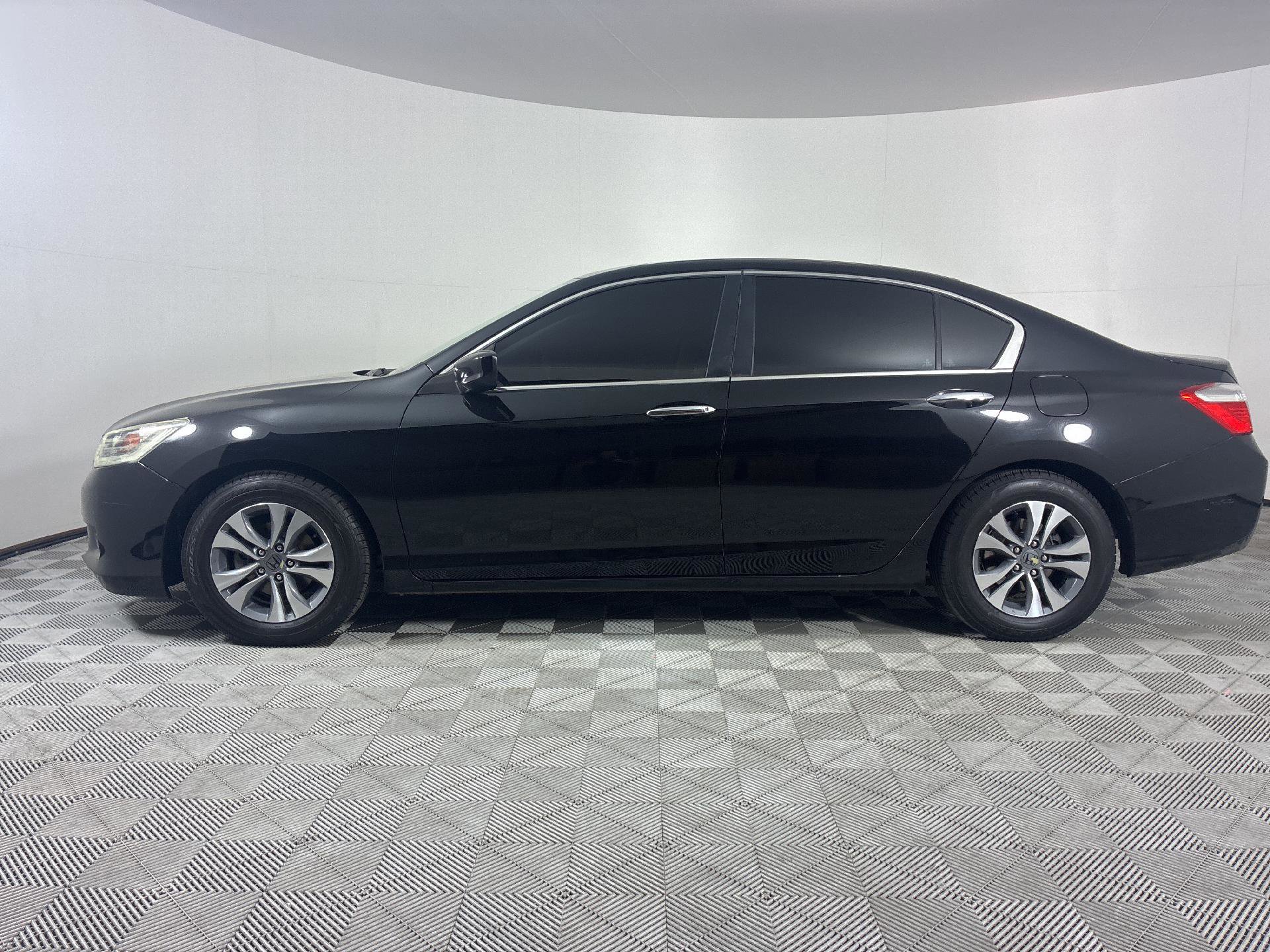 Used 2015 Honda Accord LX image 2