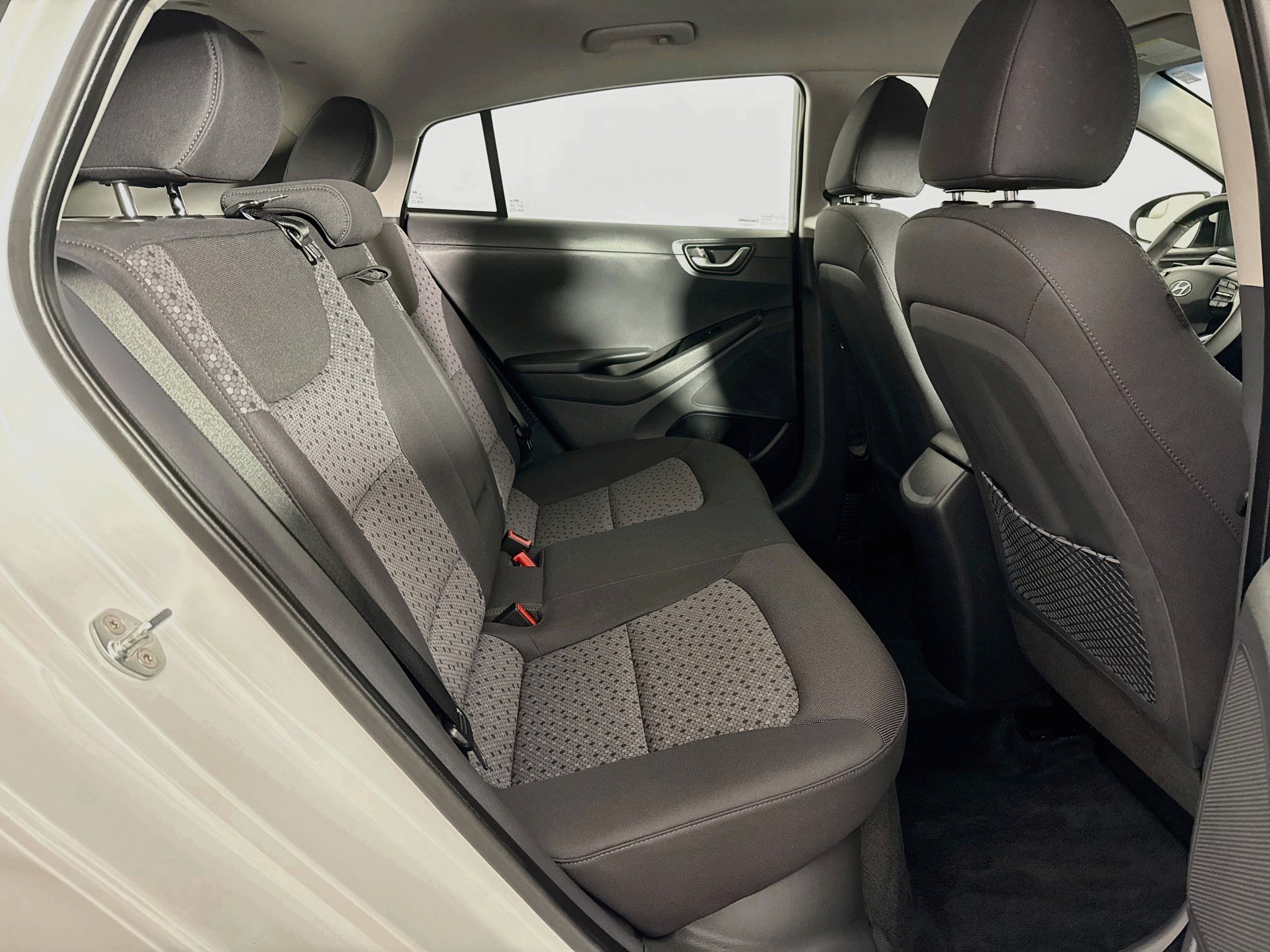 Used 2019 Hyundai Ioniq Plug-In Hybrid FWD image 37