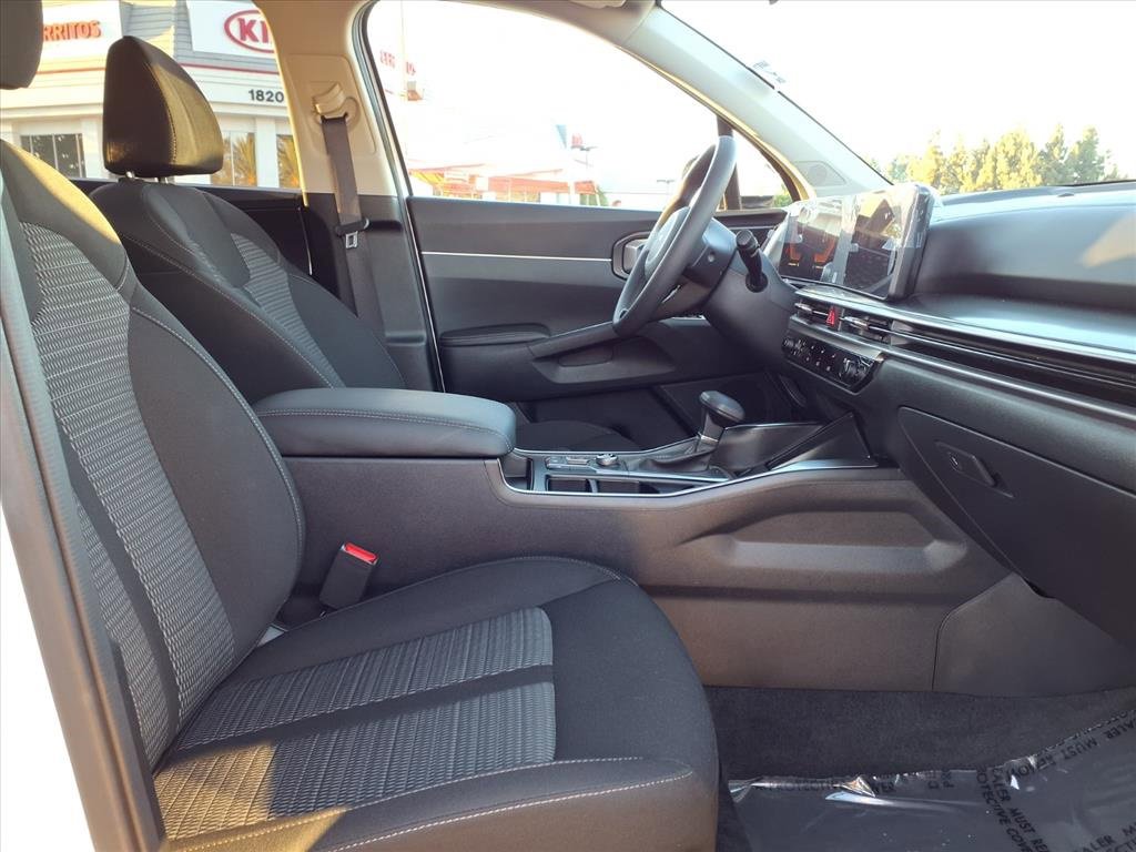 Certified 2025 Kia Sorento LX image 10