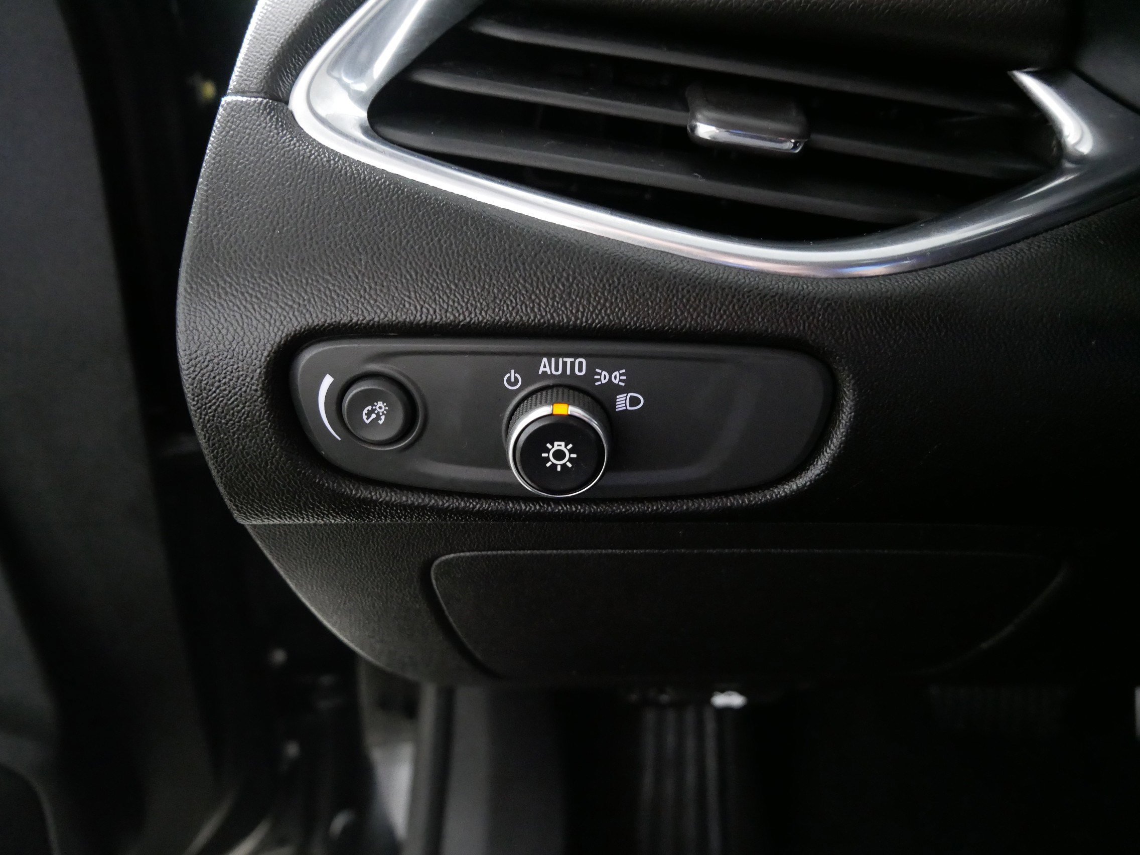 Used 2016 Chevrolet Malibu LT w/ Leather Package image 26