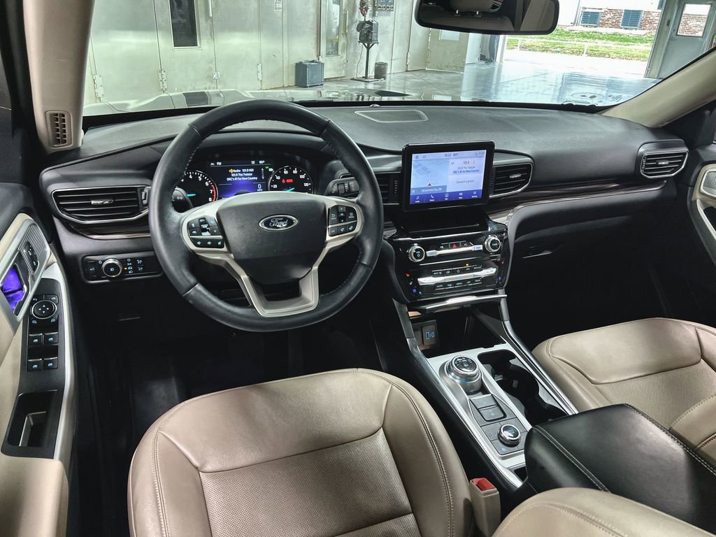 Used 2022 Ford Explorer Limited w/ Equipment Group 301A AWD/4WD image 19