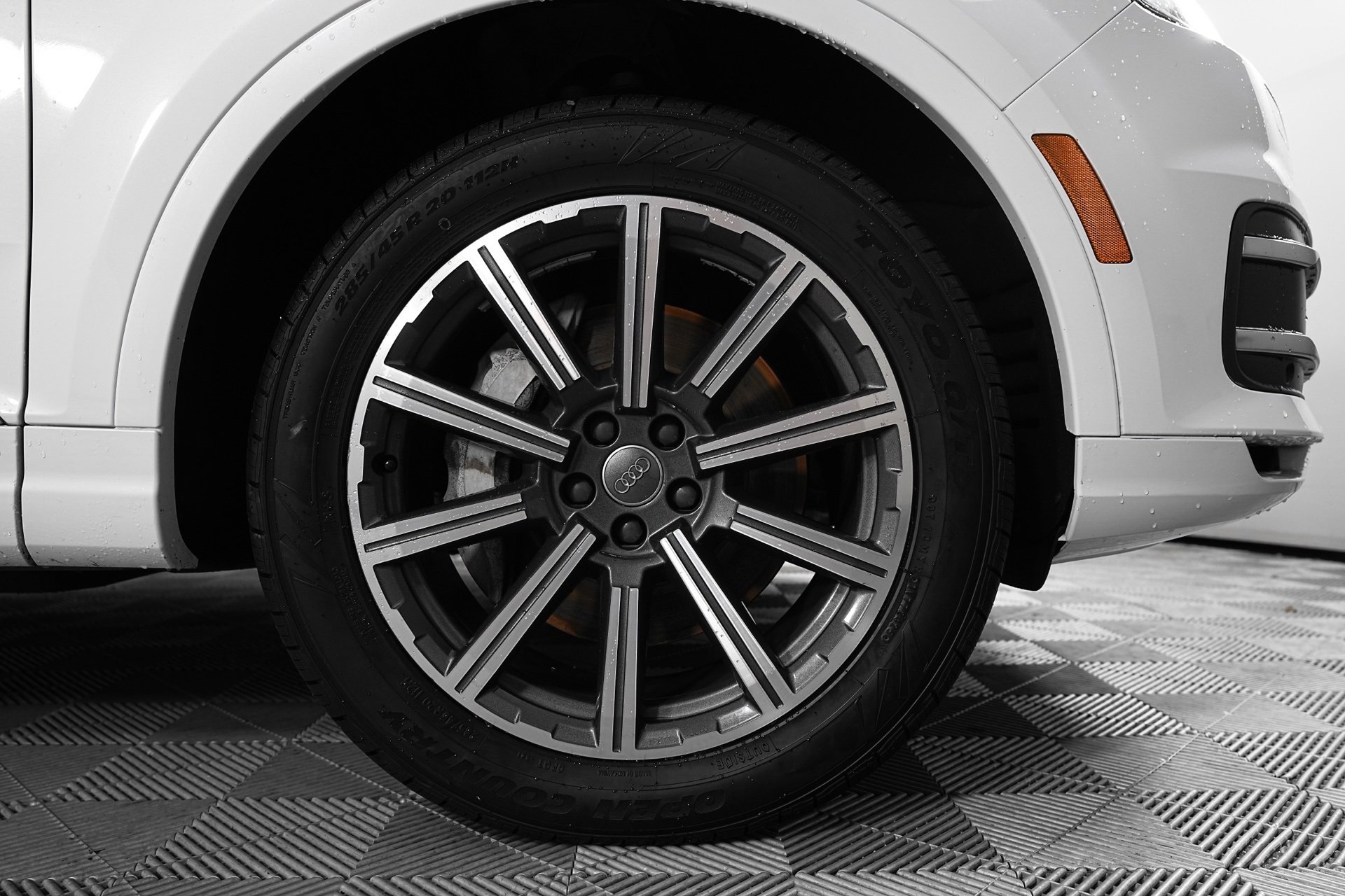 Used 2017 Audi Q7 3.0T Premium Plus w/ Premium Plus Package image 29