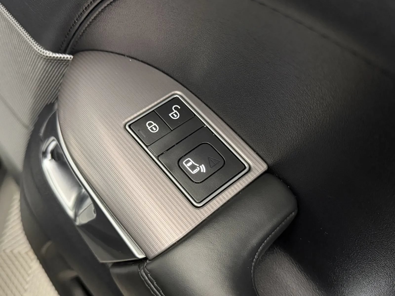 Used 2018 Land Rover Range Rover Sport HSE AWD/4WD image 40