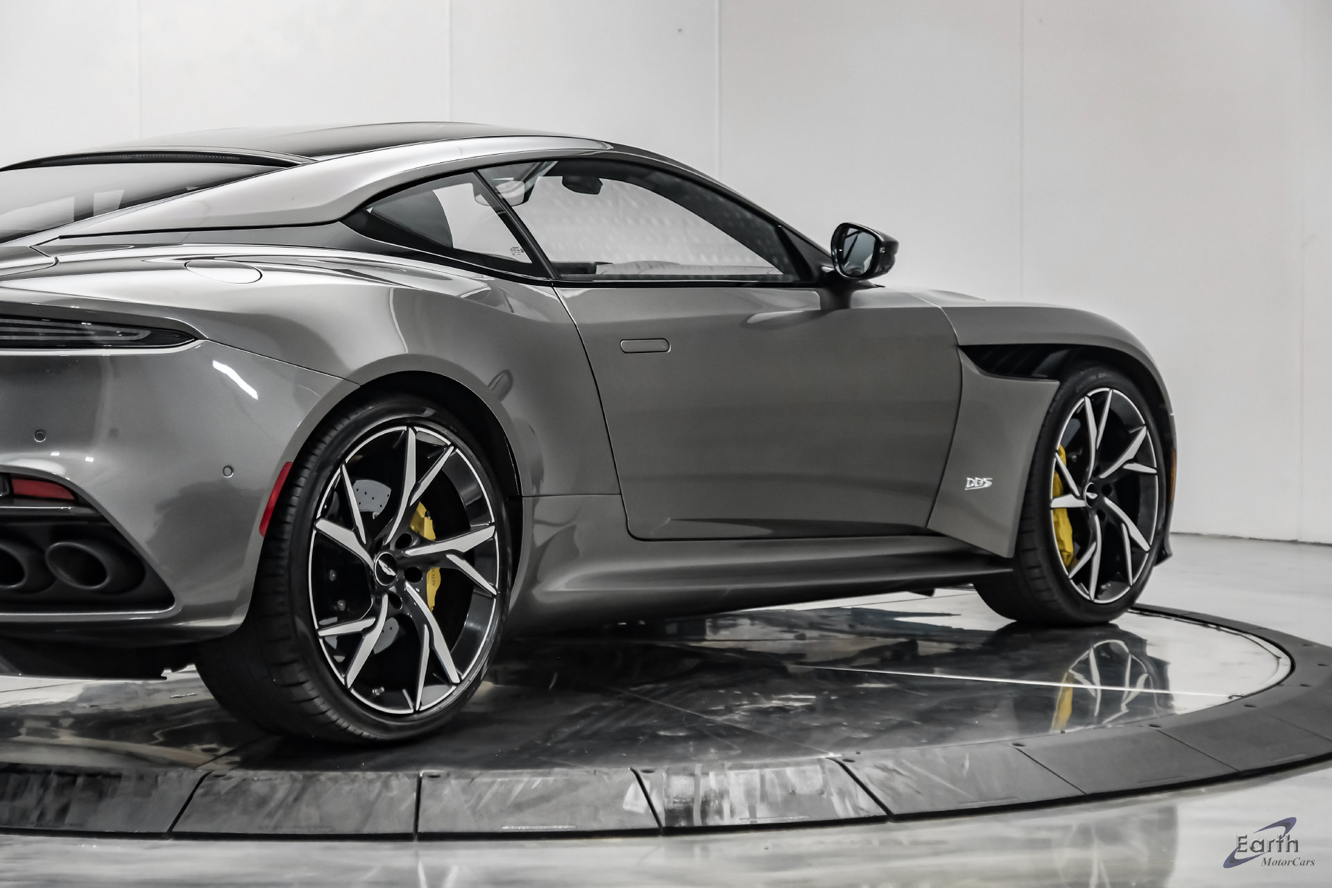 Used 2019 Aston Martin DBS Superleggera RWD image 20