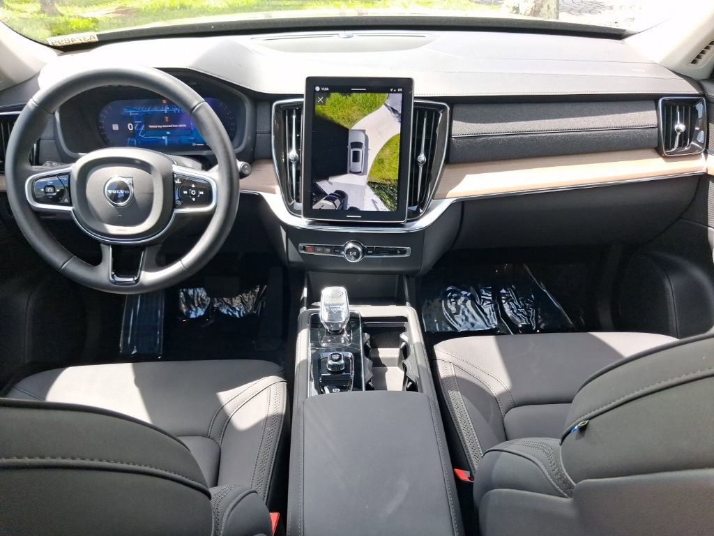 Used 2025 Volvo XC90 B5 Plus AWD/4WD image 9