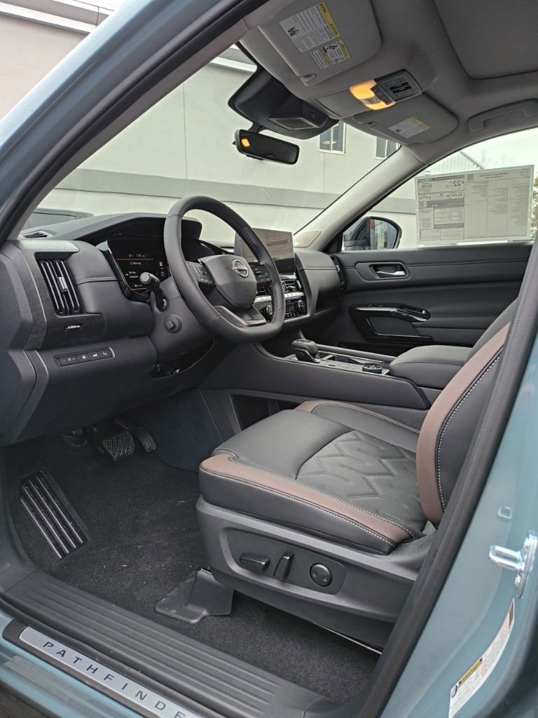 New 2026 Nissan Pathfinder Platinum image 18