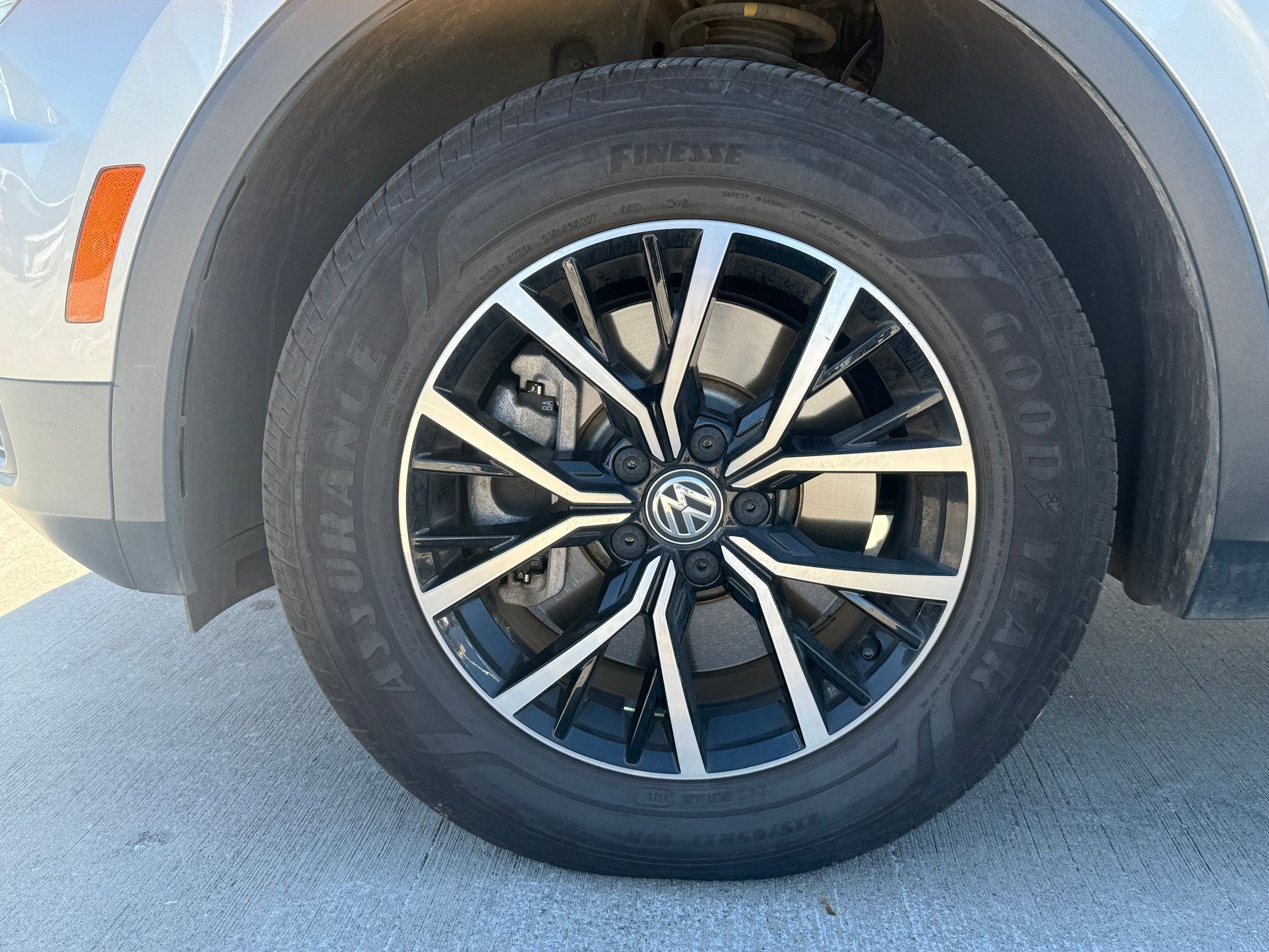 Used 2021 Volkswagen Tiguan SE image 10