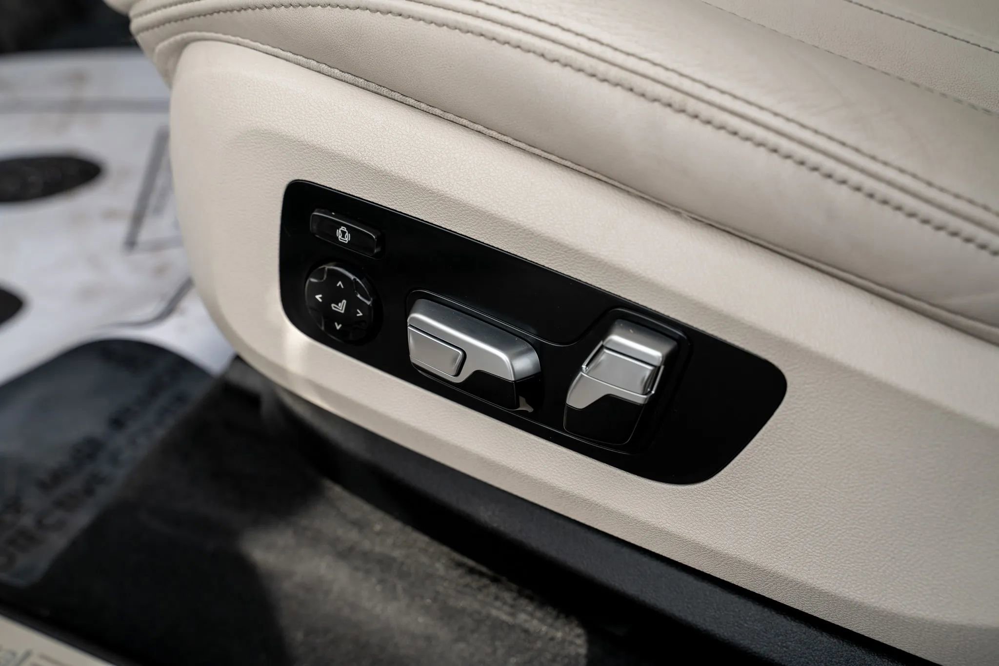 Used 2021 BMW X7 xDrive40i image 21