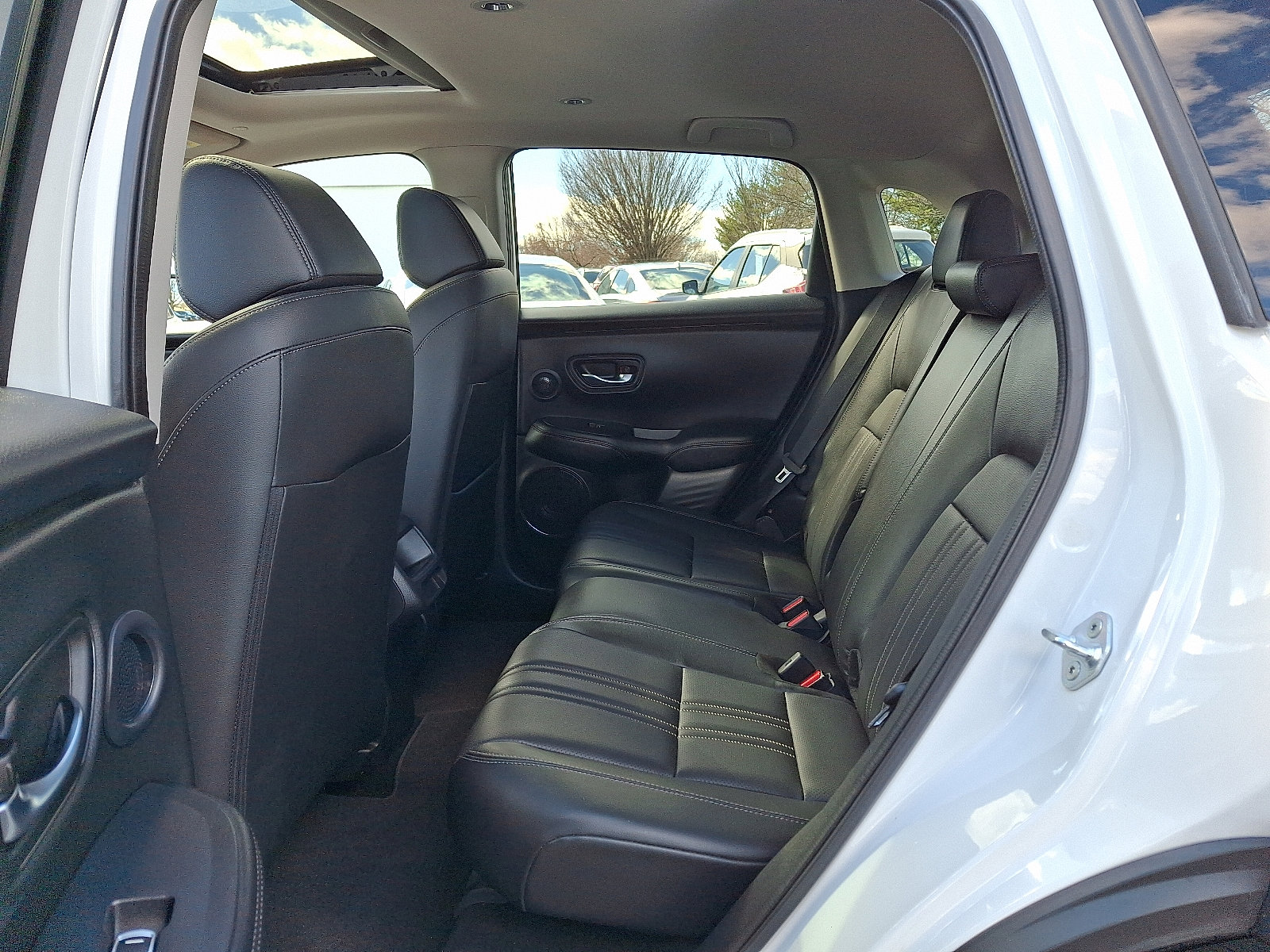 Used 2023 Honda HR-V EX-L image 10