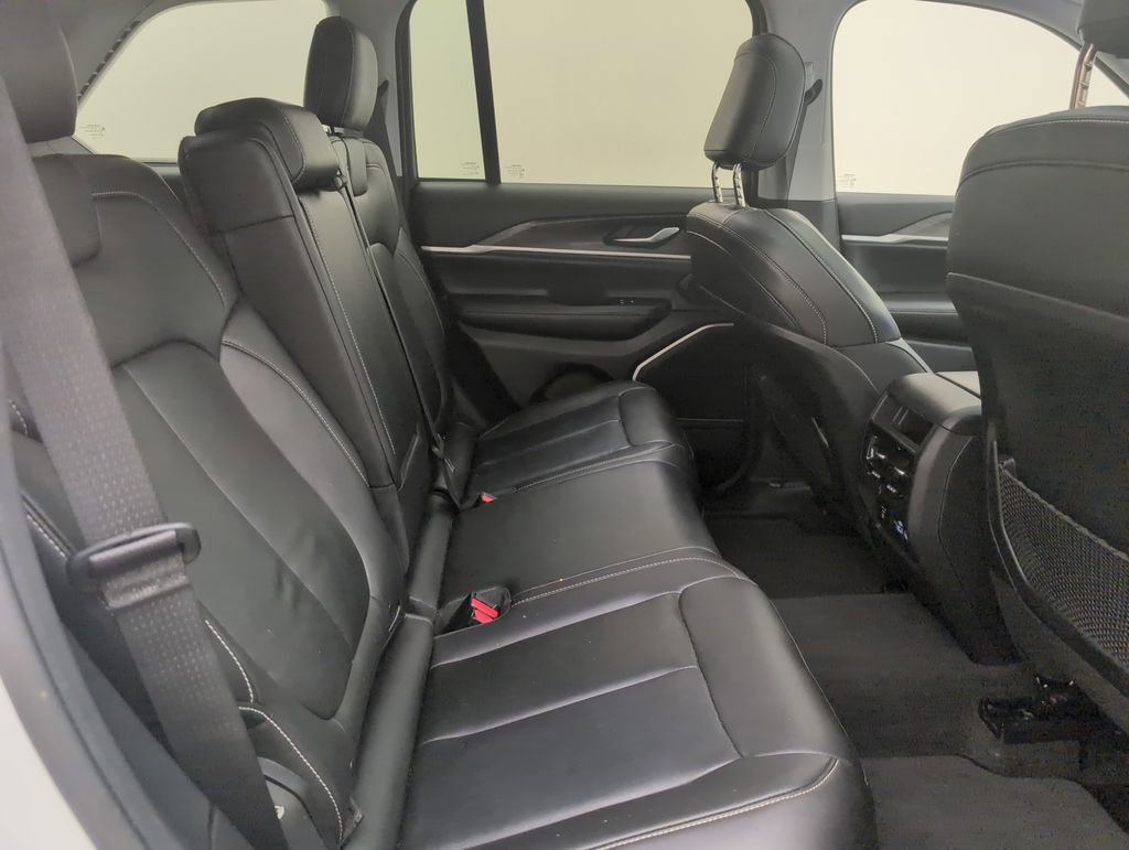 Used 2022 Jeep Grand Cherokee Limited image 17