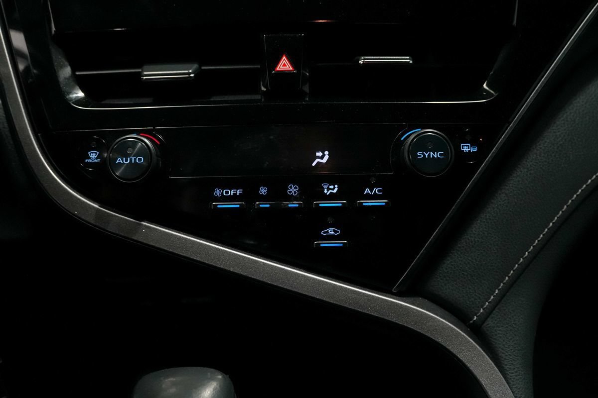 Used 2022 Toyota Camry SE FWD image 13