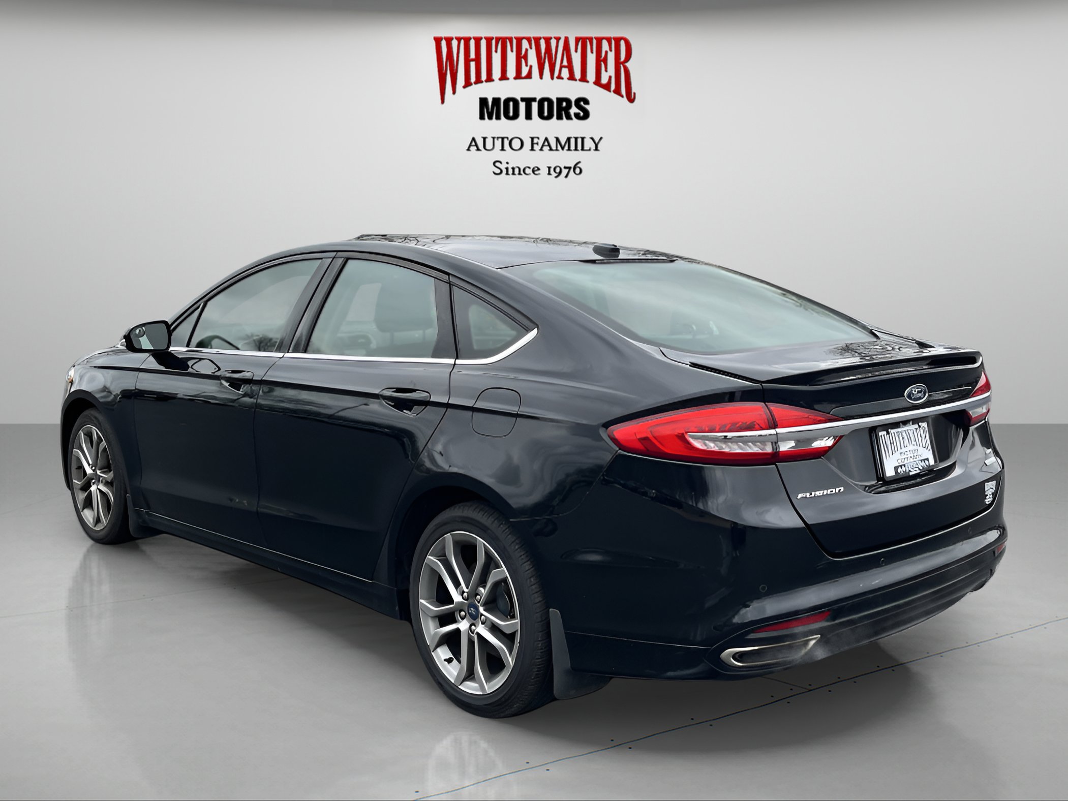 Used 2017 Ford Fusion SE w/ Equipment Group 201A image 3