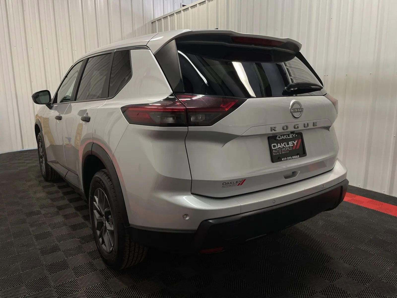 Used 2024 Nissan Rogue S FWD image 12