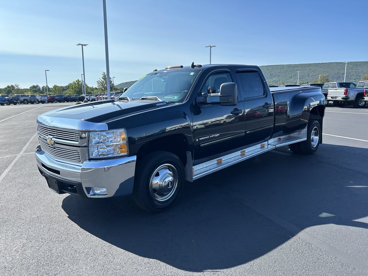 Used 2009 Chevrolet Silverado 3500 LT w/ Interior Plus Package AWD/4WD image 3