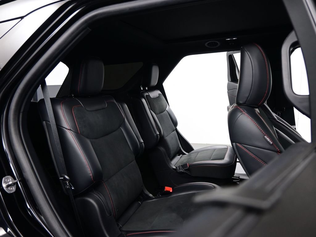 Used 2025 Ford Explorer ST image 21