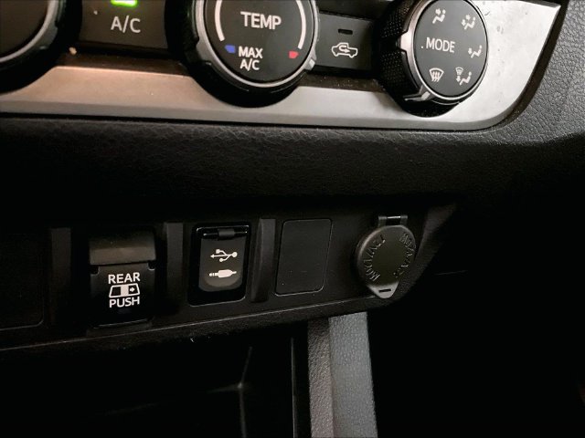 Used 2019 Toyota Tacoma SR5 AWD/4WD image 32