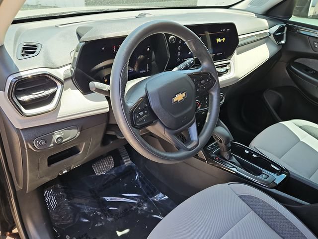 Used 2025 Chevrolet TrailBlazer LS w/ LS Convenience Package FWD image 11