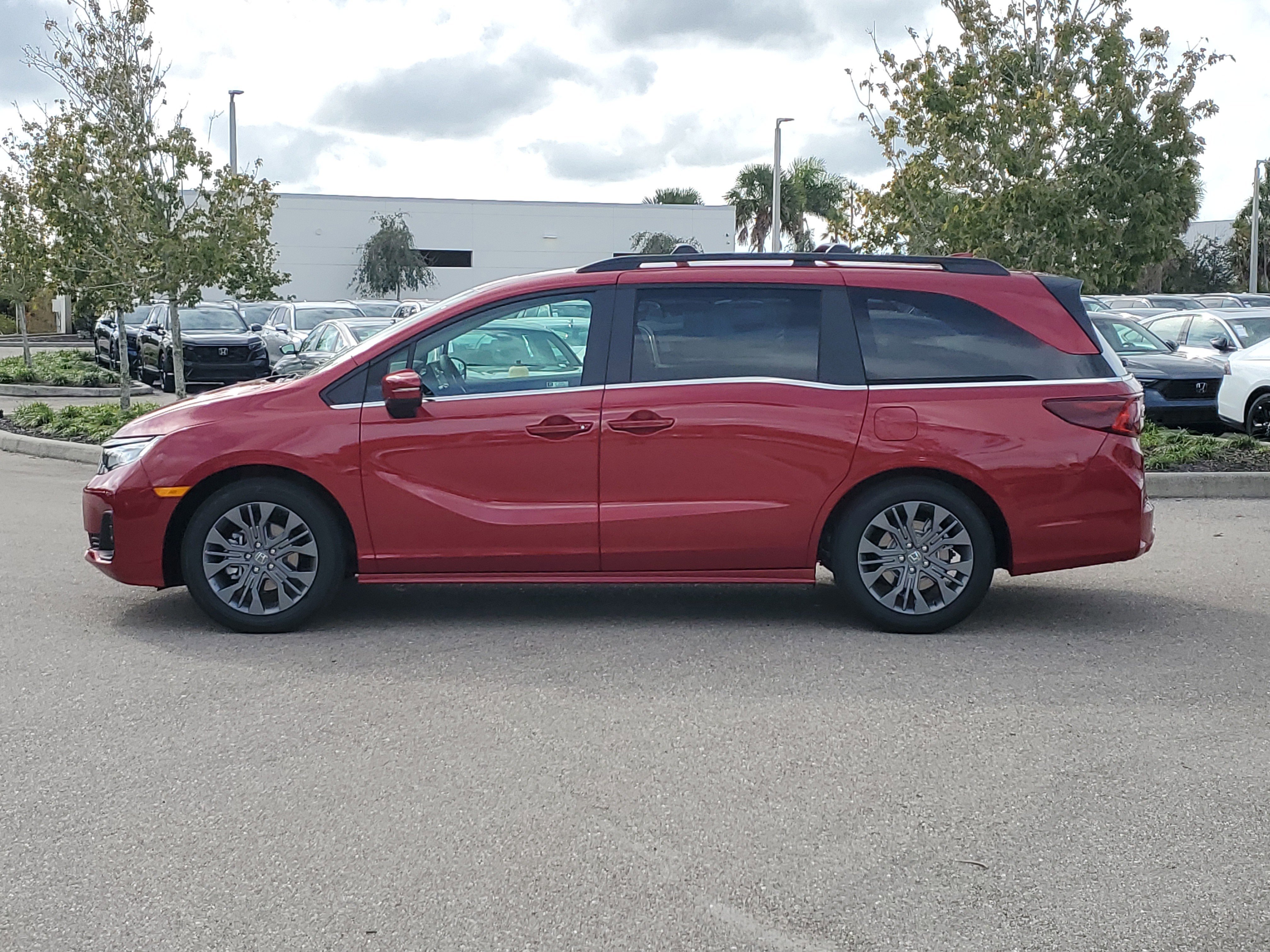 New 2026 Honda Odyssey Touring image 7