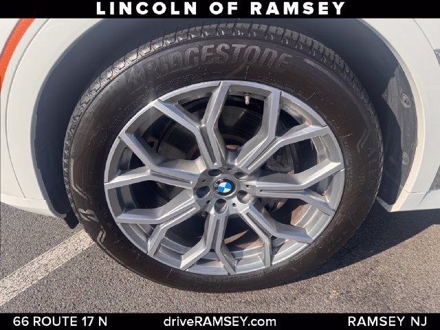 Used 2024 BMW X7 xDrive40i w/ Parking Assistance Package AWD/4WD image 25