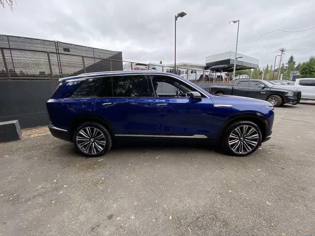 Certified 2026 Cadillac Vistiq Premium Luxury AWD/4WD image 7