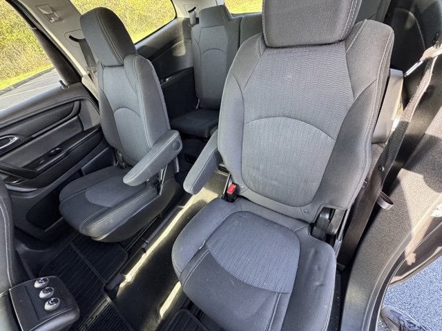 Used 2017 Chevrolet Traverse LT w/ Style and Technology Package image 12