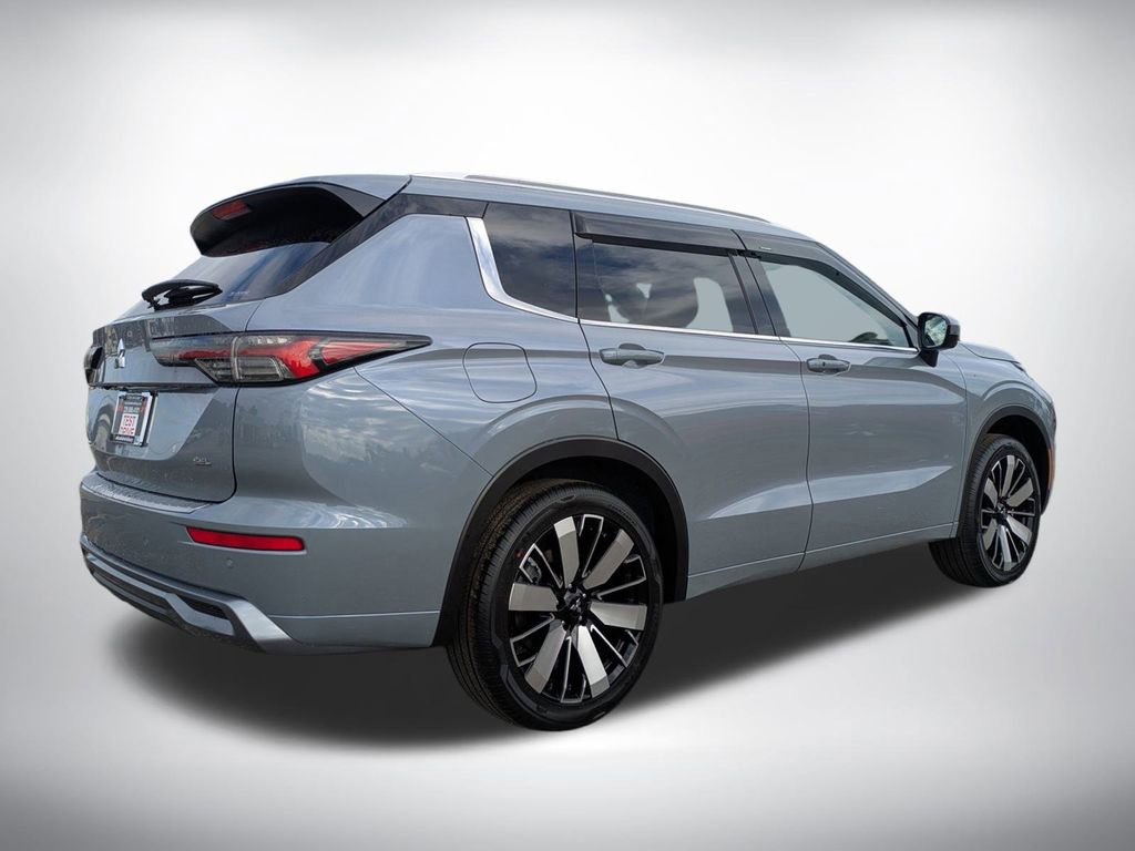 New 2026 Mitsubishi Outlander SEL image 3