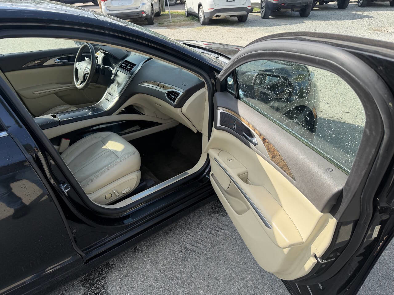 Used 2014 Lincoln MKZ image 18