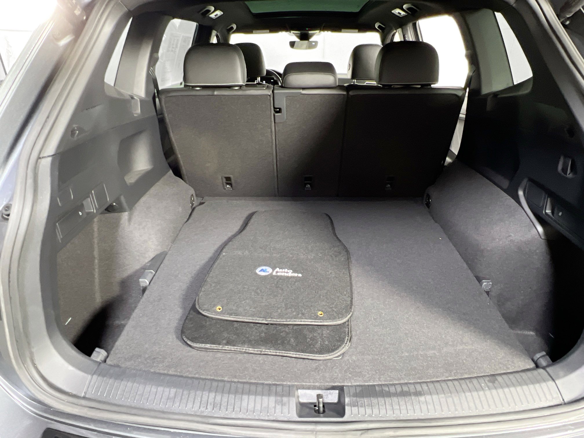 Used 2022 Volkswagen Tiguan SE R-Line image 25