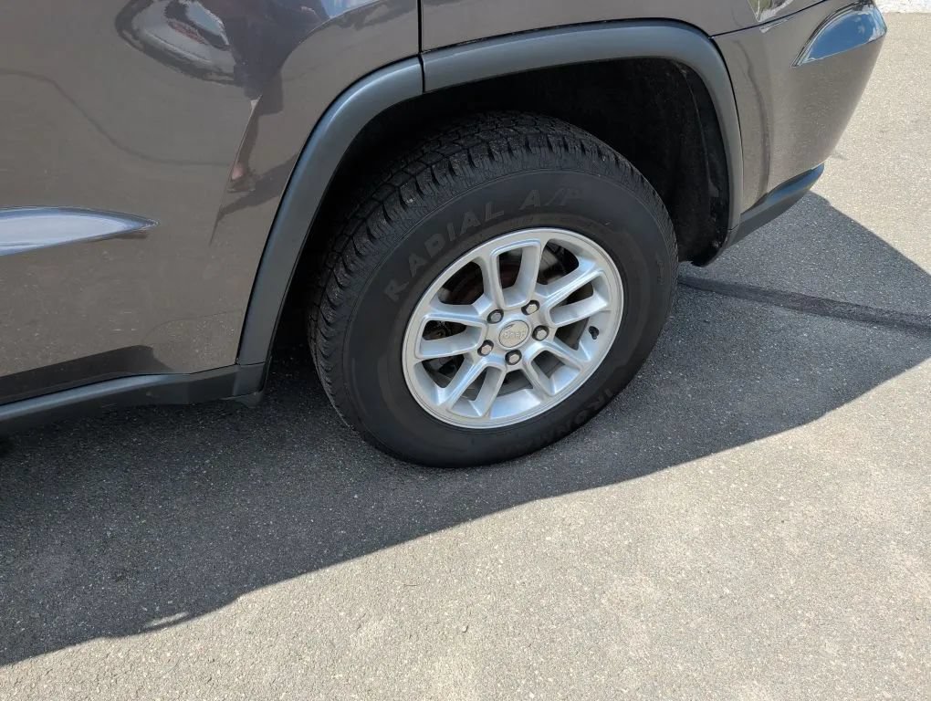 Used 2018 Jeep Grand Cherokee Laredo AWD/4WD image 26