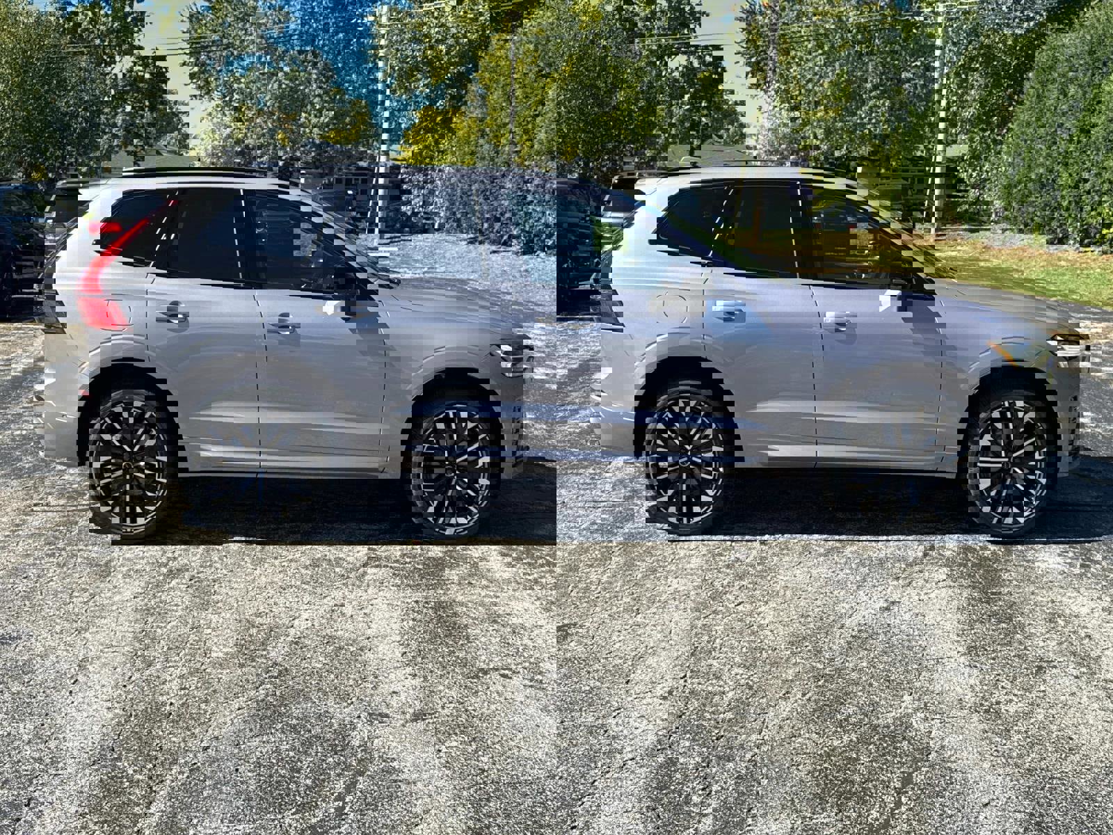 New 2026 Volvo XC60 B5 Ultra w/ Climate Package image 4