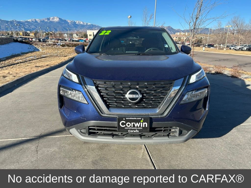 Used 2022 Nissan Rogue SV image 2