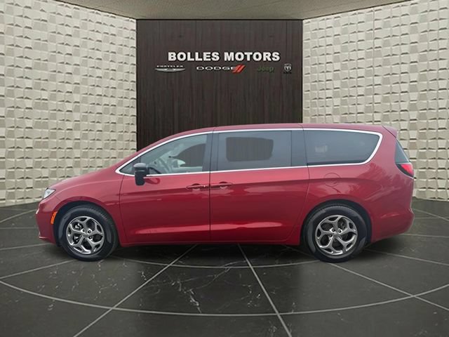 Certified 2024 Chrysler Pacifica Limited FWD image 6