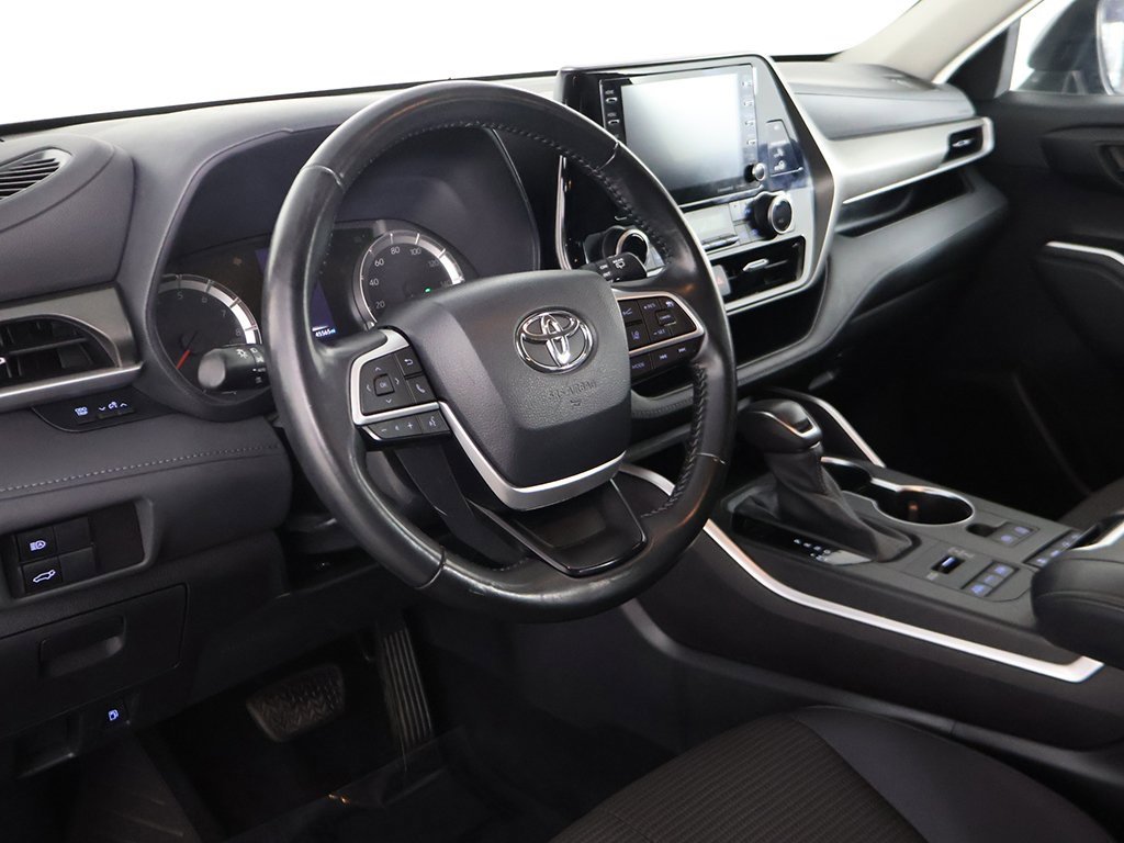 Used 2022 Toyota Highlander LE image 26